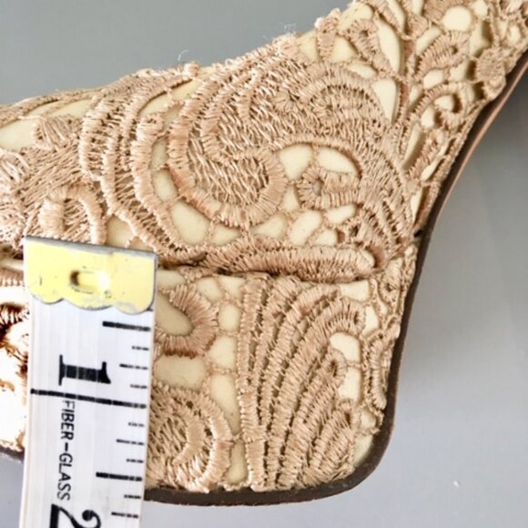 Report Signature Cream Lace embroidery Platform heel size 7.5 - Picture 11 of 12